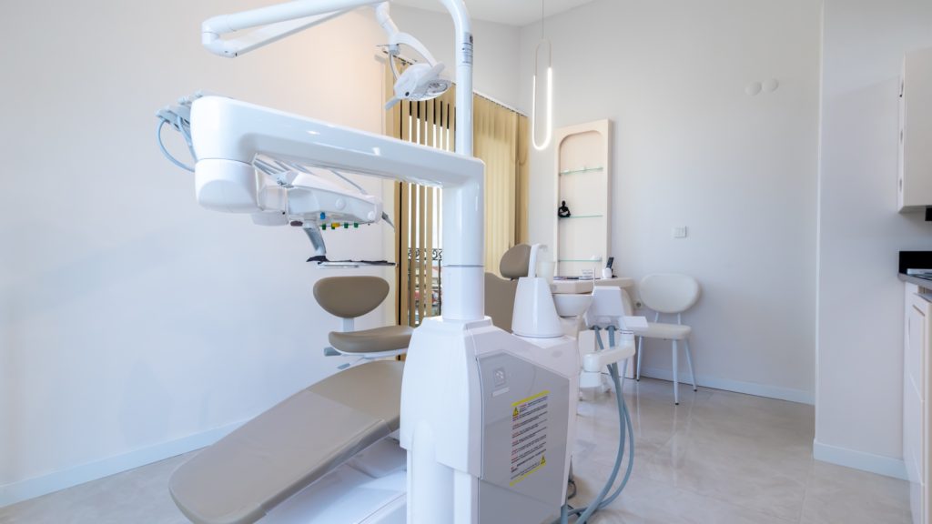 Urla diş kliniği modern tedavi odası
